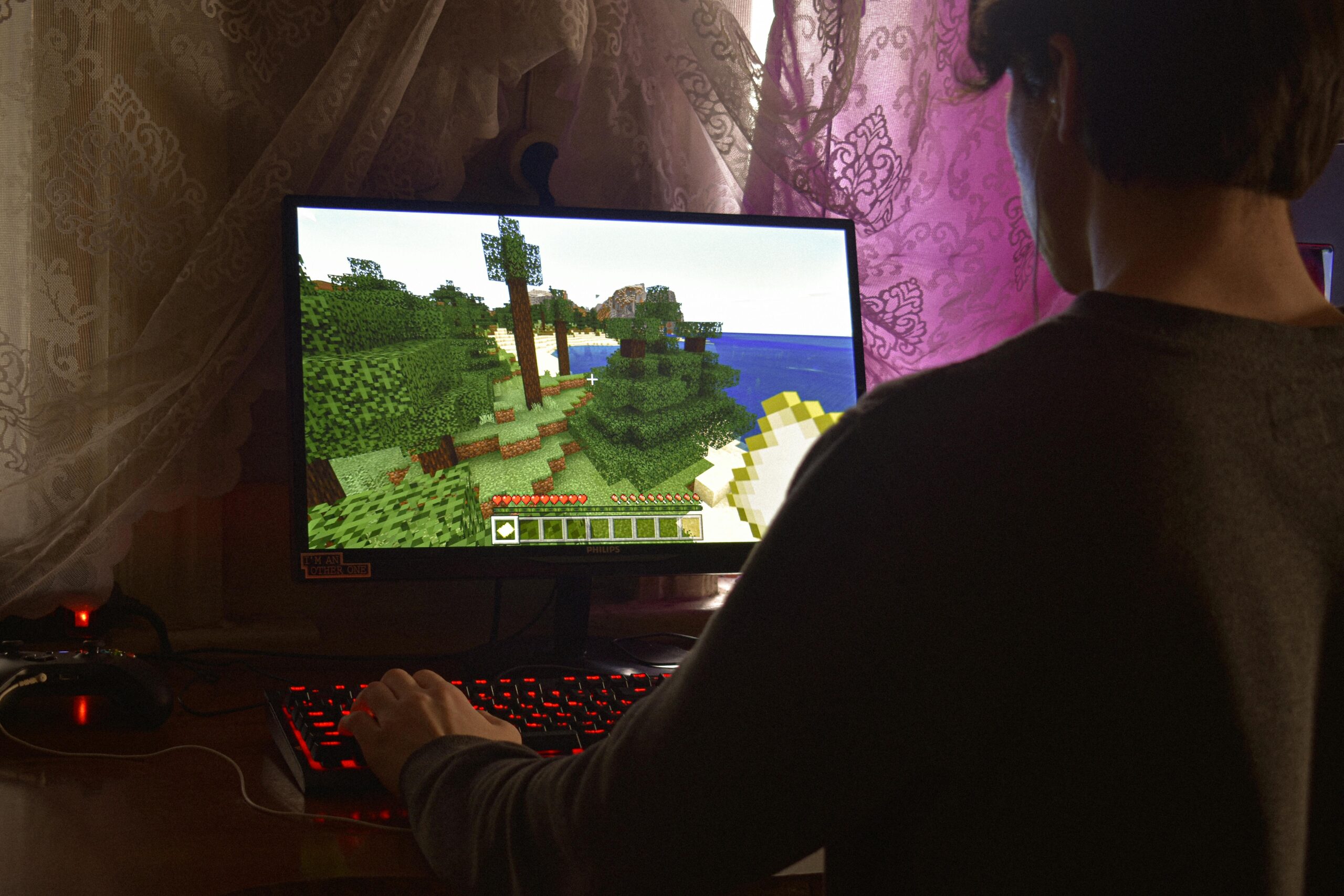 Read more about the article Mini Gaming PC AMD Ryzen 9 7940HS 32GB DDR5 1TB SSD 5600 MHz RAM, Alloy 9 Desktop Mini Computers, Radeon 780M Graphics, 2.5Gbps LAN, HDMI 2.1, 8K USB 4.0 Wi-Fi 6E/BT5.3