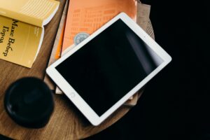Read more about the article Apple iPad 9.7in 6th Generation WiFi + Cellular (32GB, Gold) (Renewed)