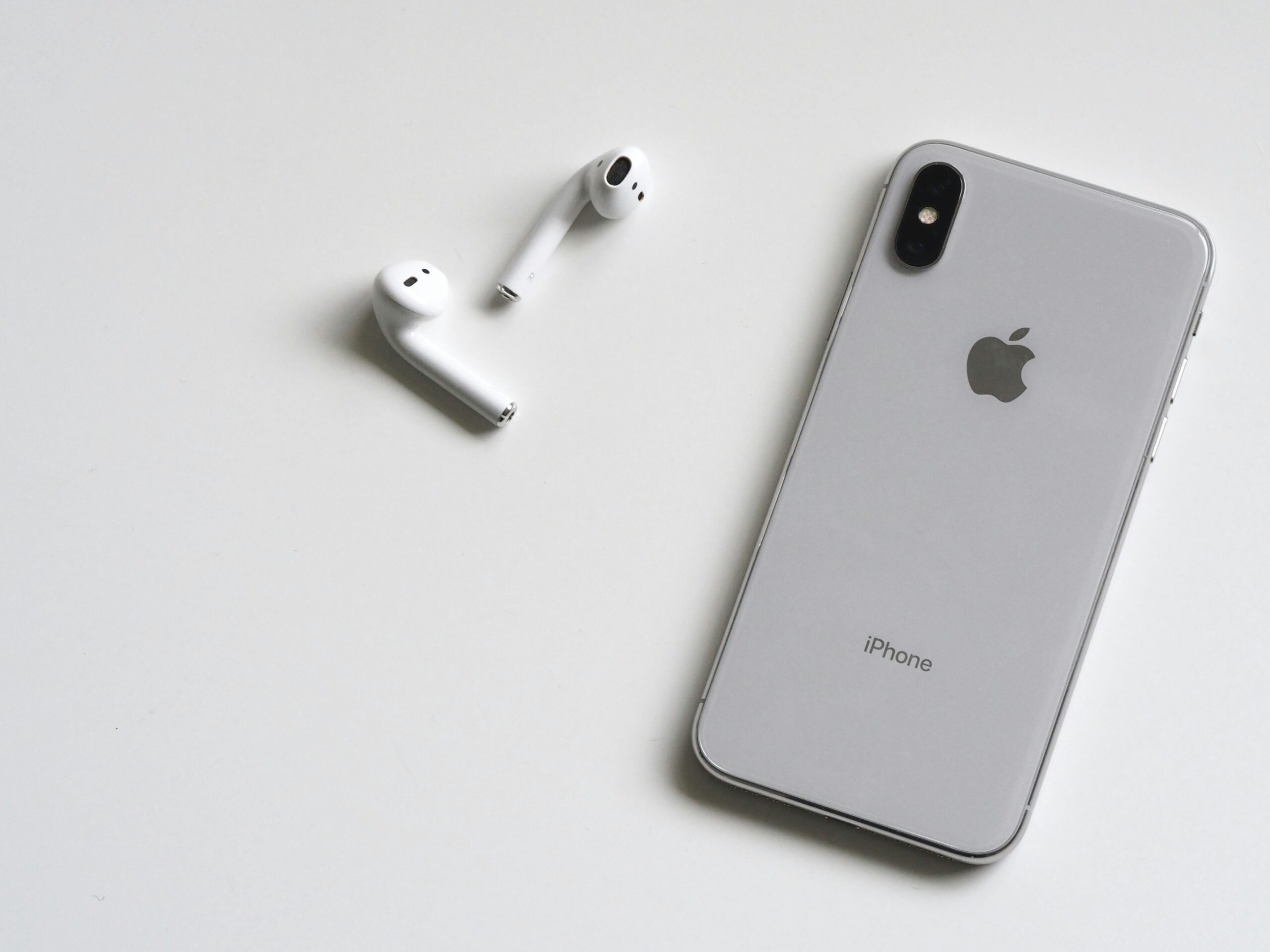 Read more about the article Apple AirPods 4 with Active Noise Cancellation